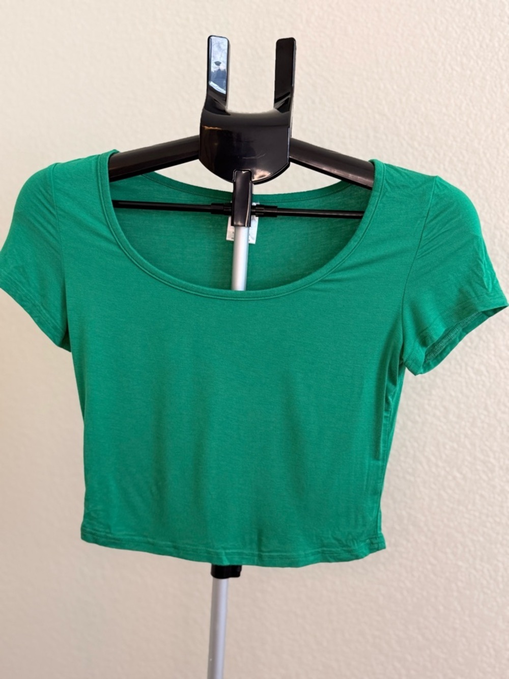 Green Scoop Neck Women’s Crop Tee